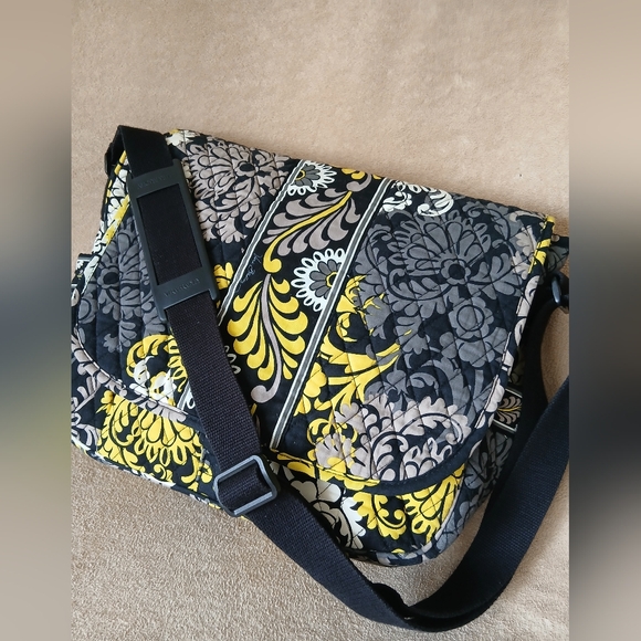Vera Bradley Handbags - Vera Bradley shoulder bag